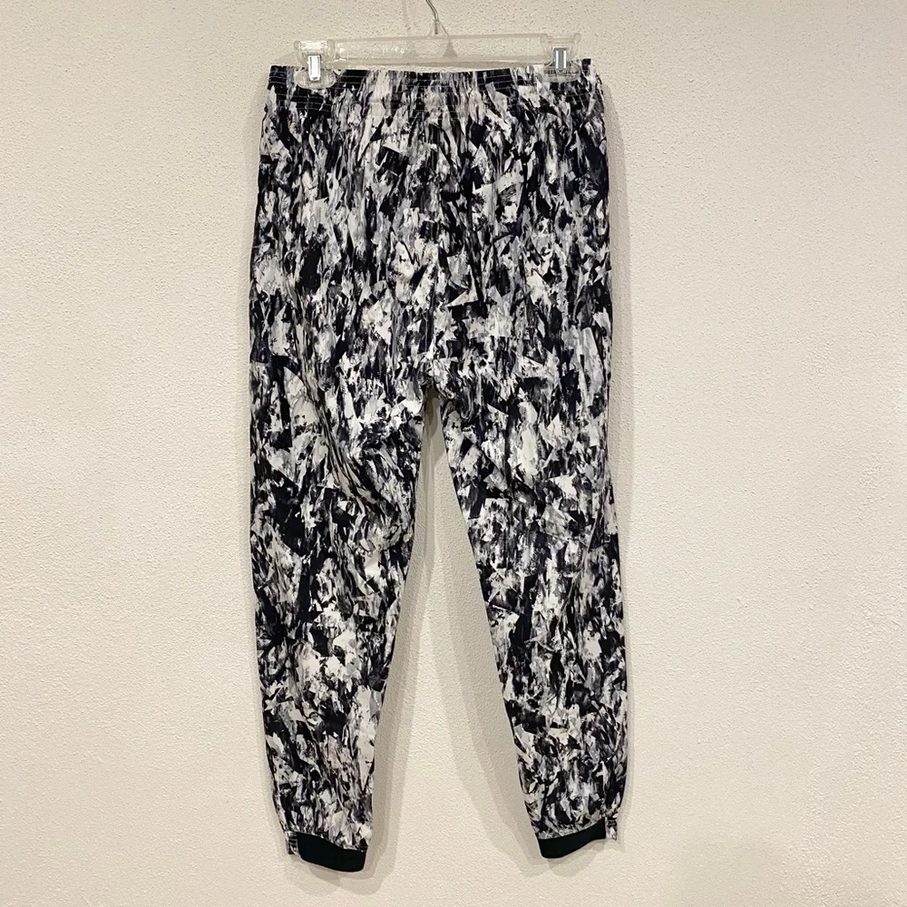 Nike All Over Print Bonded Woven Mish Mash Pants Size Small EUC